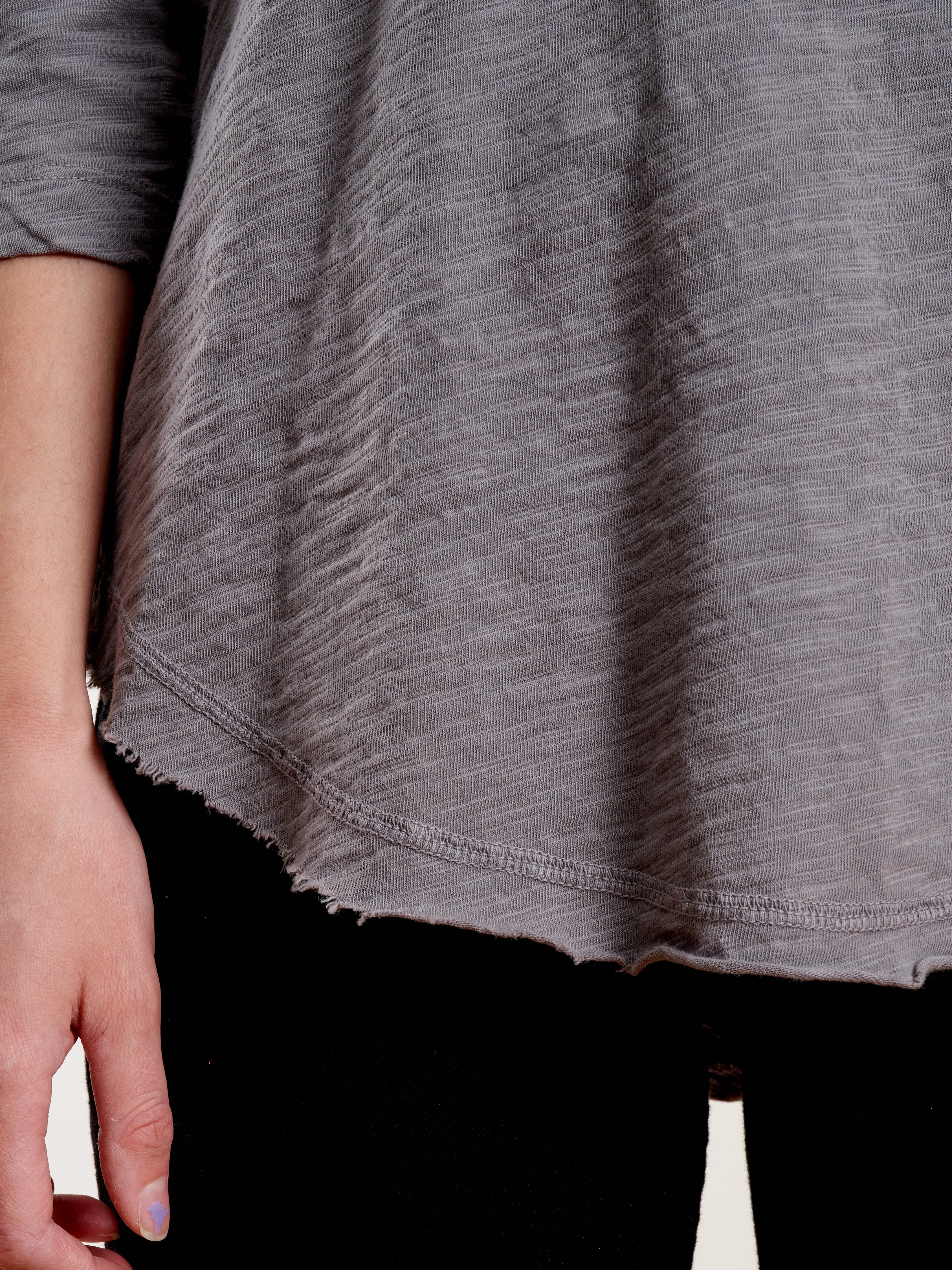 3/4 slv vneck raw hem shirttail - asphalt