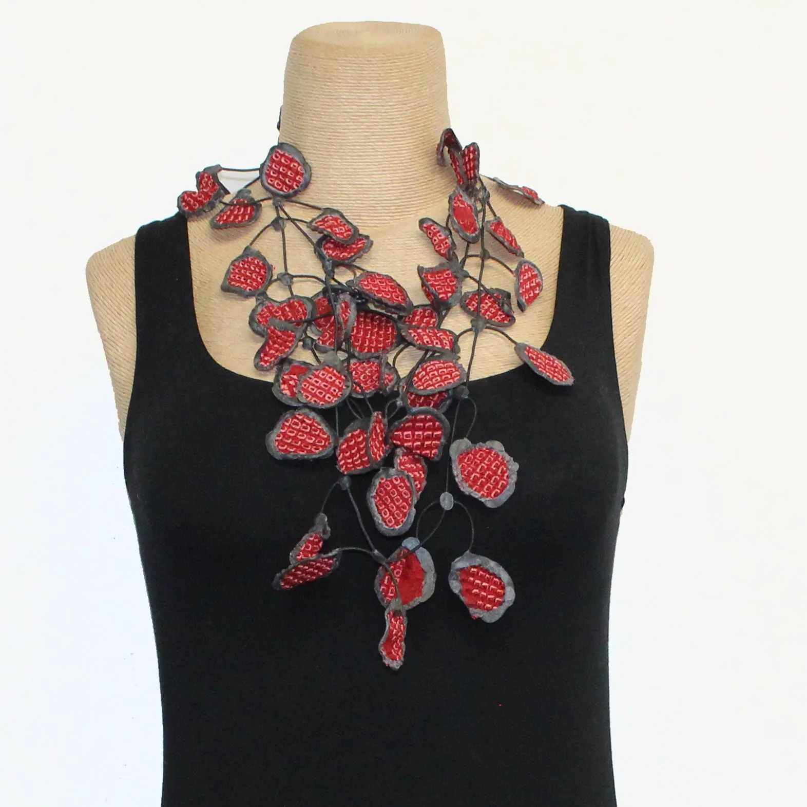 Annemieke Necklace, Kimono, Burgundy