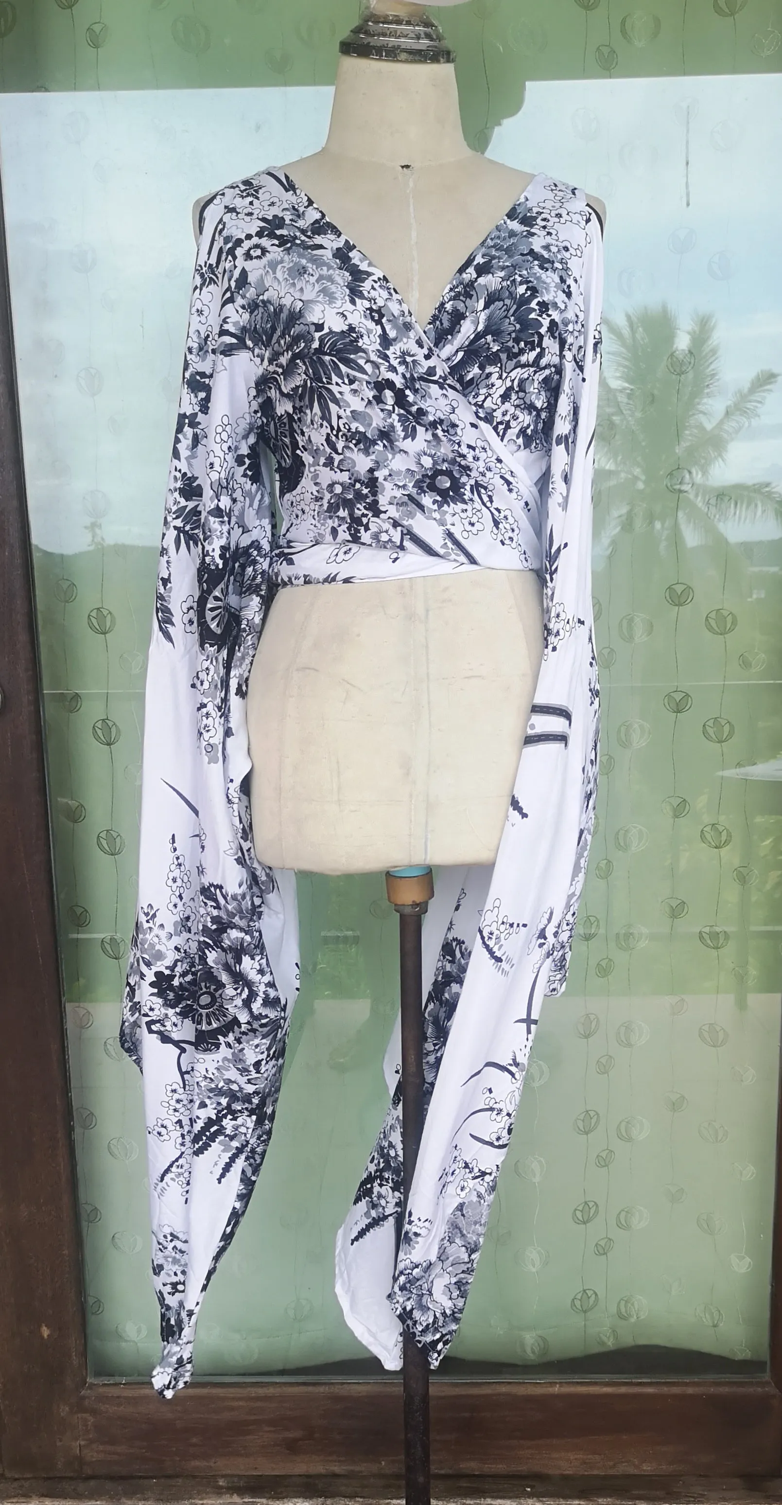 Aura Kimono