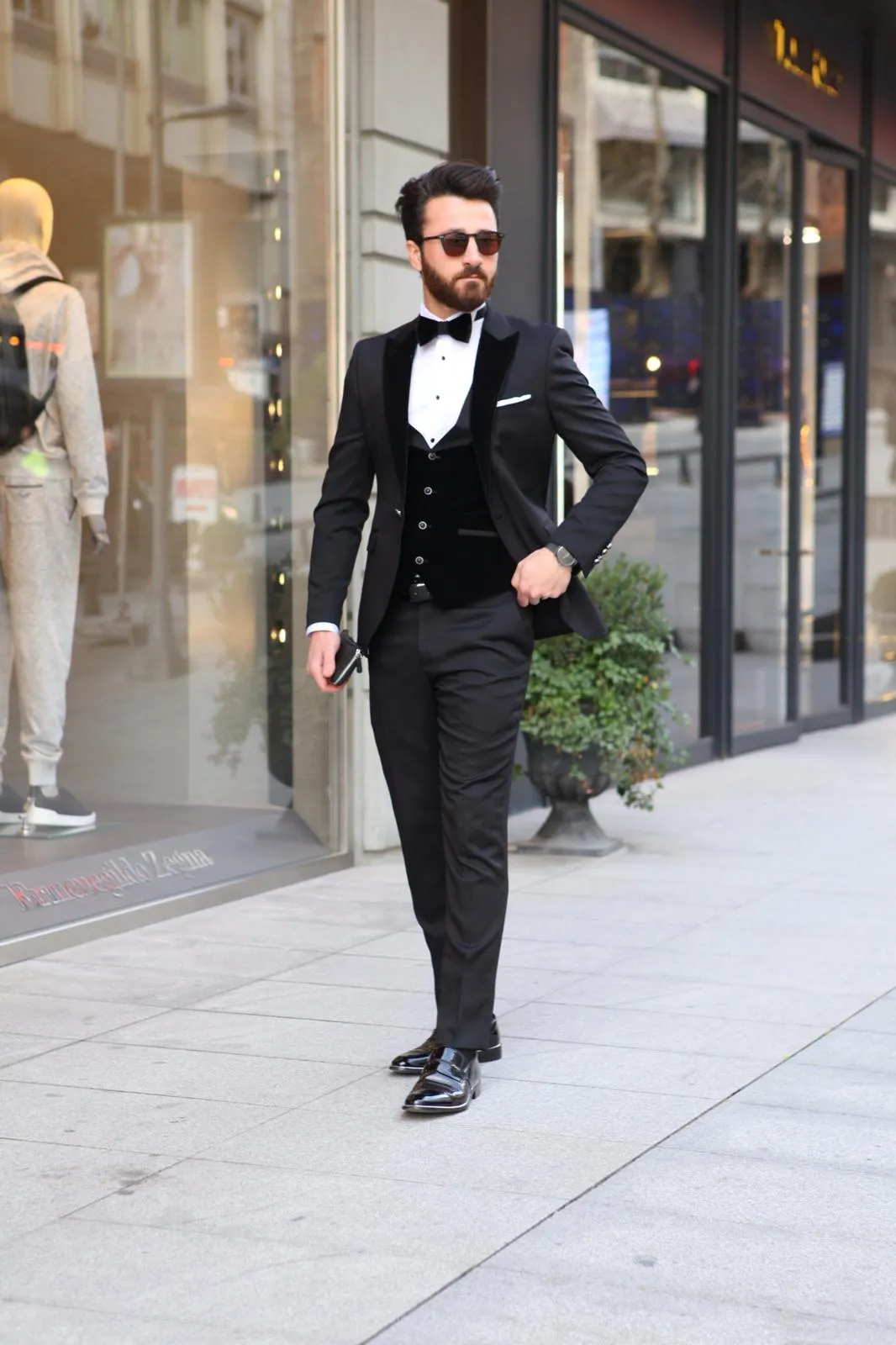 Black Slim Tuxedo Suit - Timeless Elegance for Formal Occasions