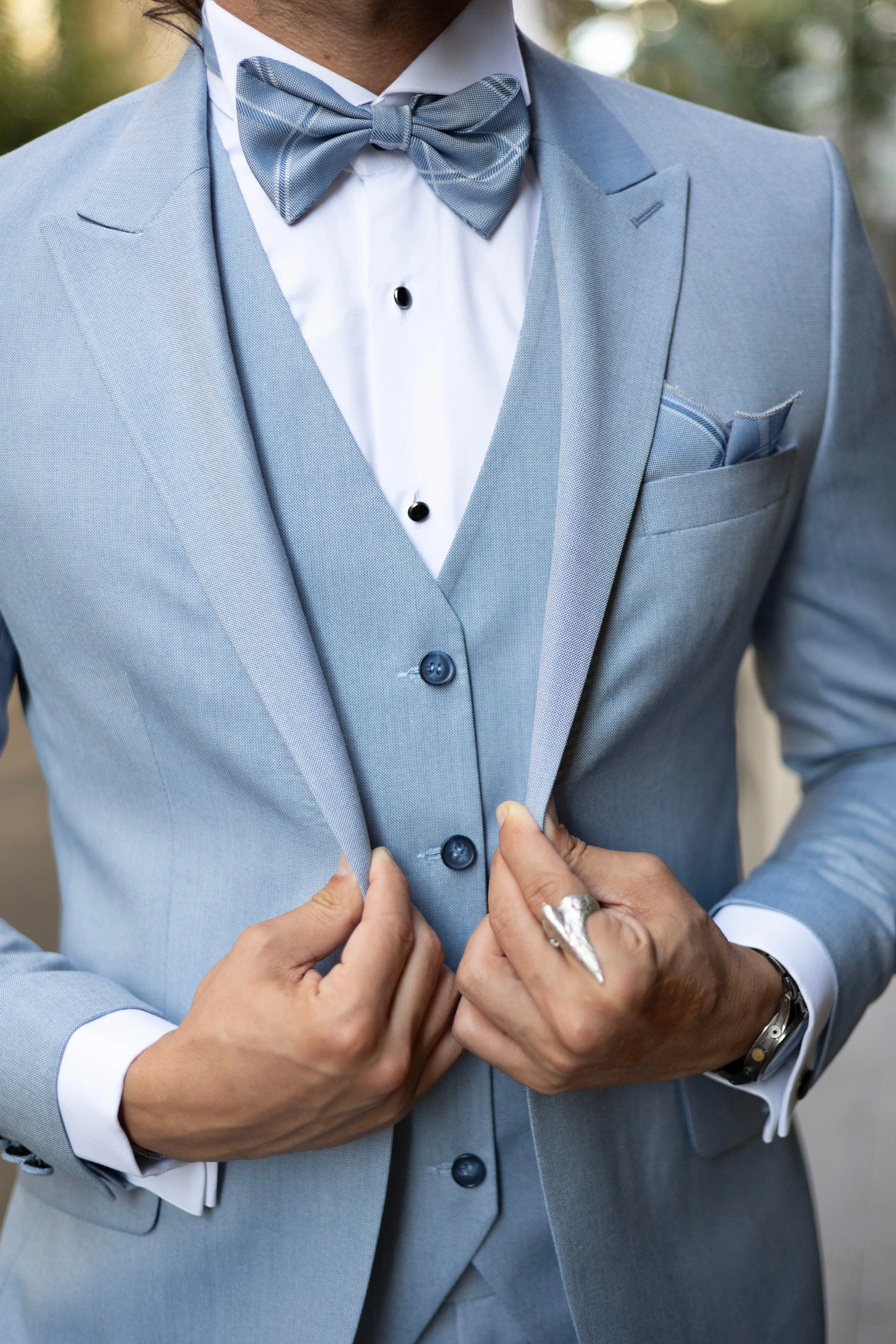 Brabion Amadeo Sky Blue Slim Fit Peak Lapel Tuxedo: A Touch of Elegance