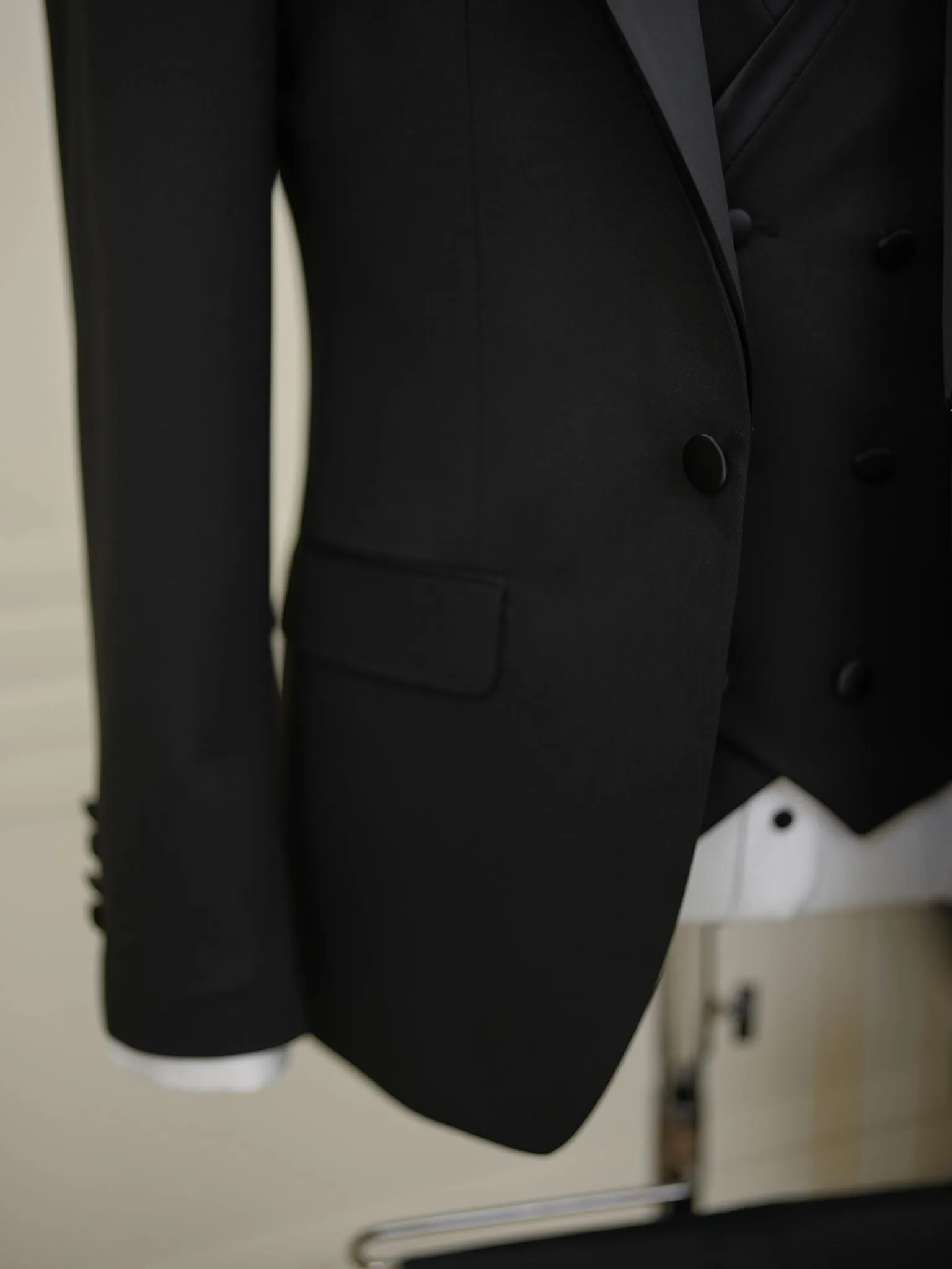 Brabion Elio Black Slim Fit Velvet Peak Lapel Tuxedo