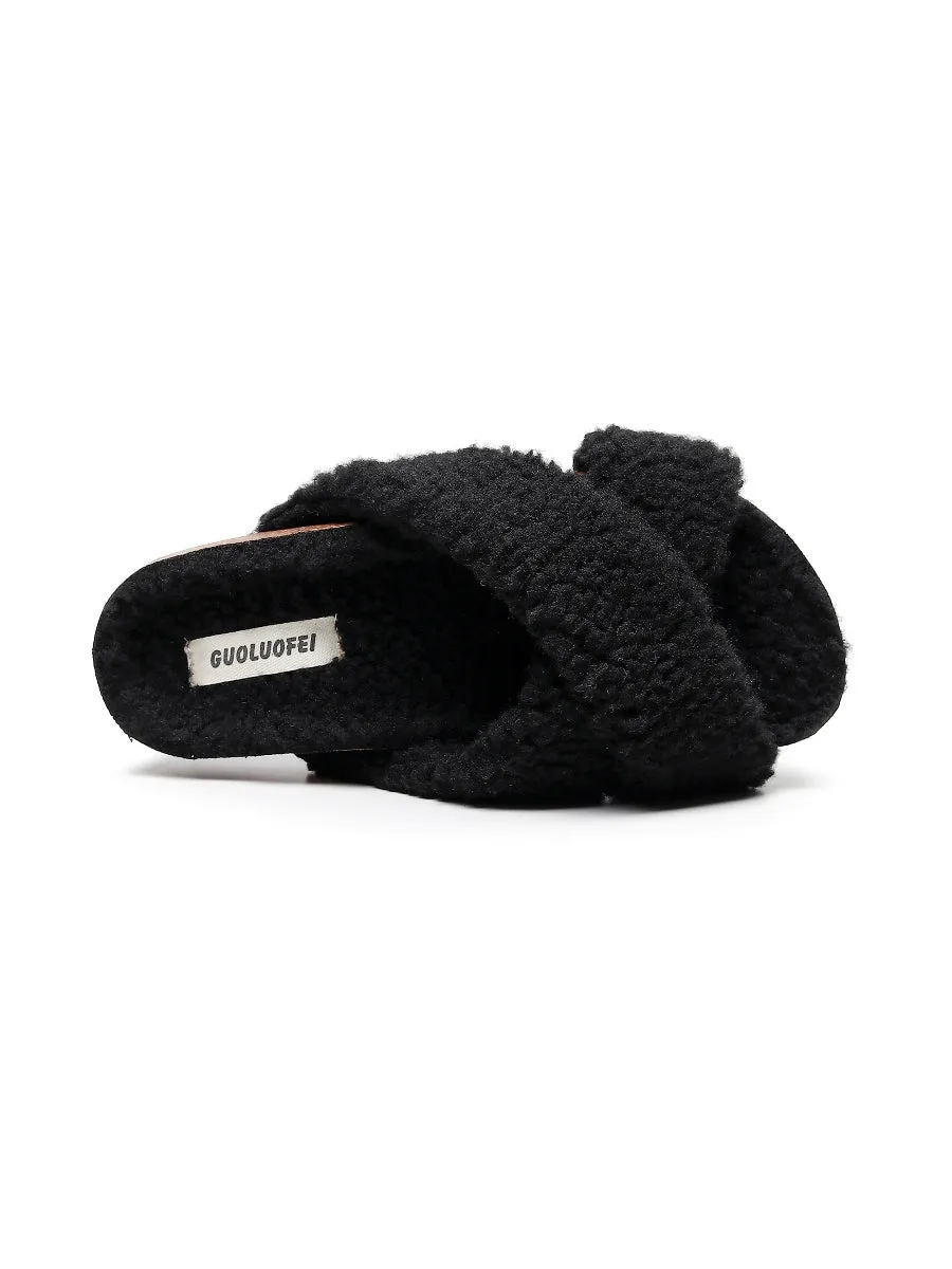 Criss-Cross Fleece Slipper - Black