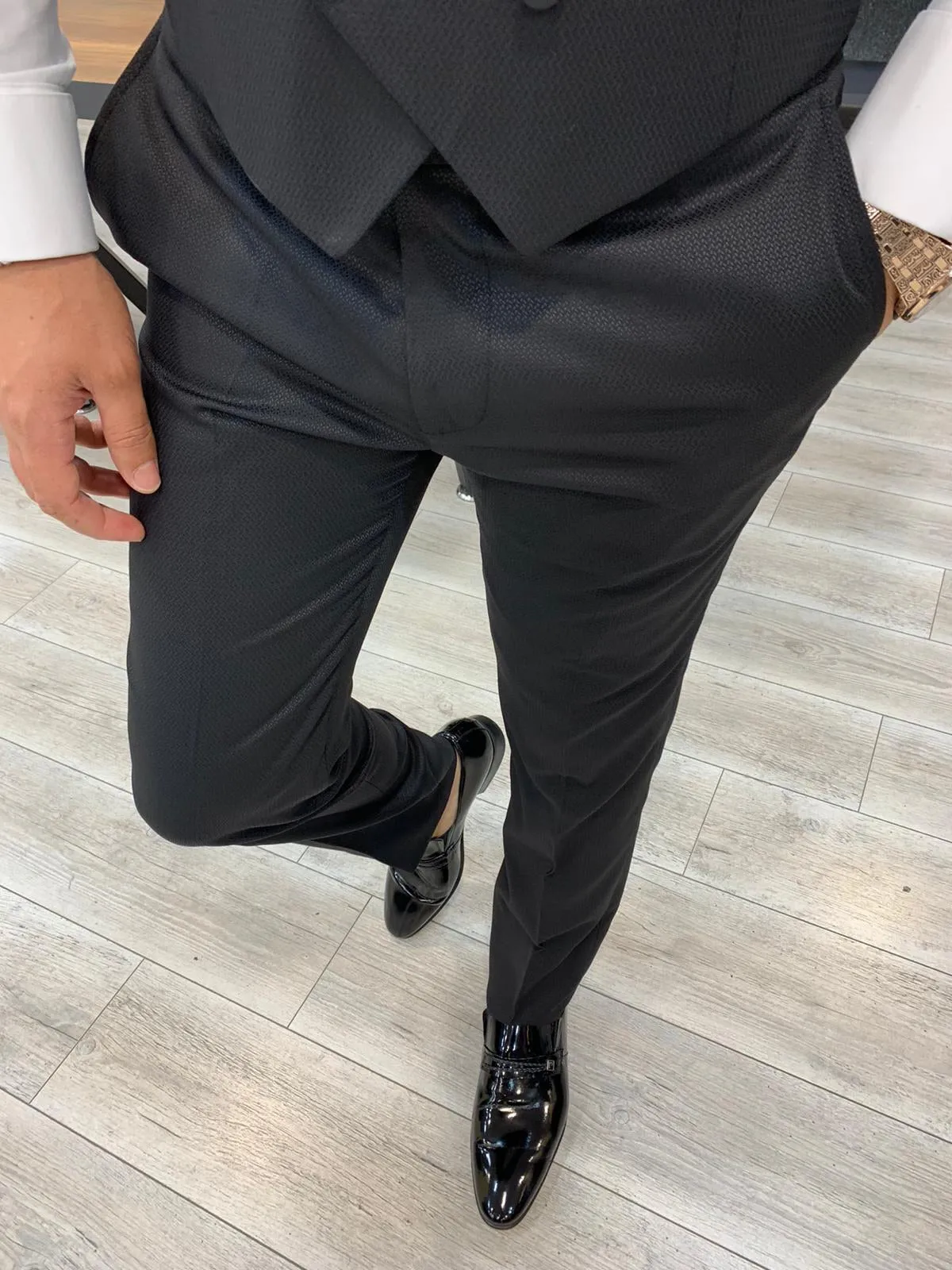 Edmond Black Slim Fit Peak Lapel Tuxedo: Luxury Redefined