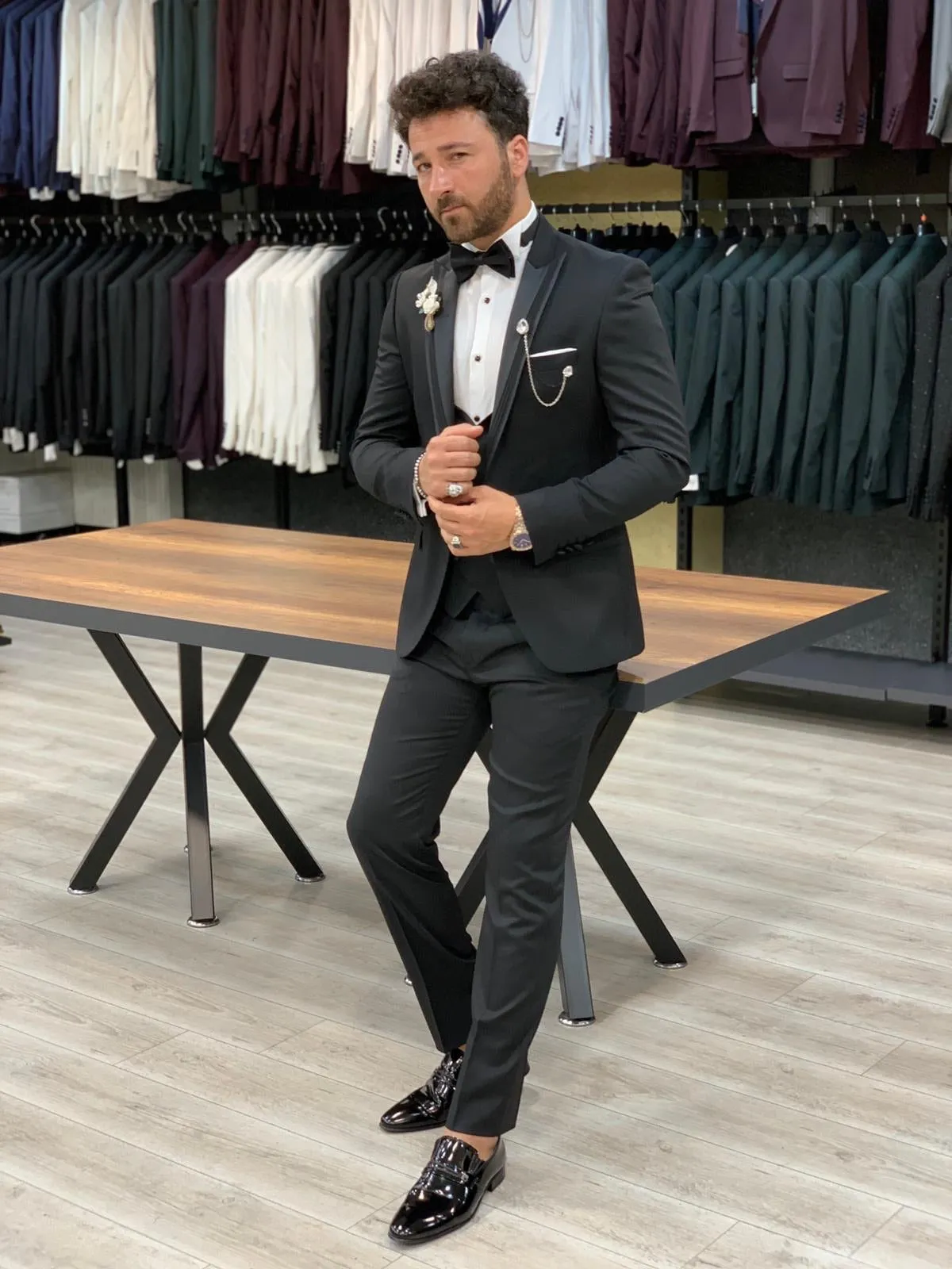 Edmond Black Slim Fit Peak Lapel Tuxedo: Luxury Redefined