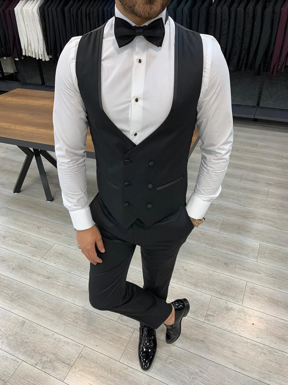 Edmond Black Slim Fit Peak Lapel Tuxedo: Luxury Redefined