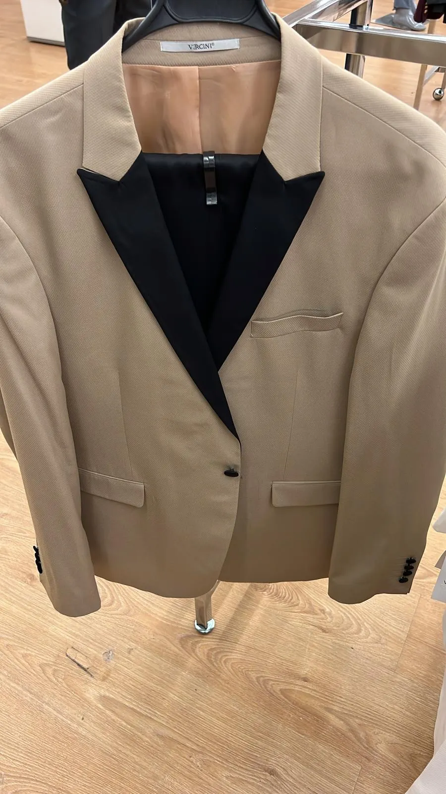 Elegant 2-Piece Suit Tuxedo – Available in Green, Beige, and Red