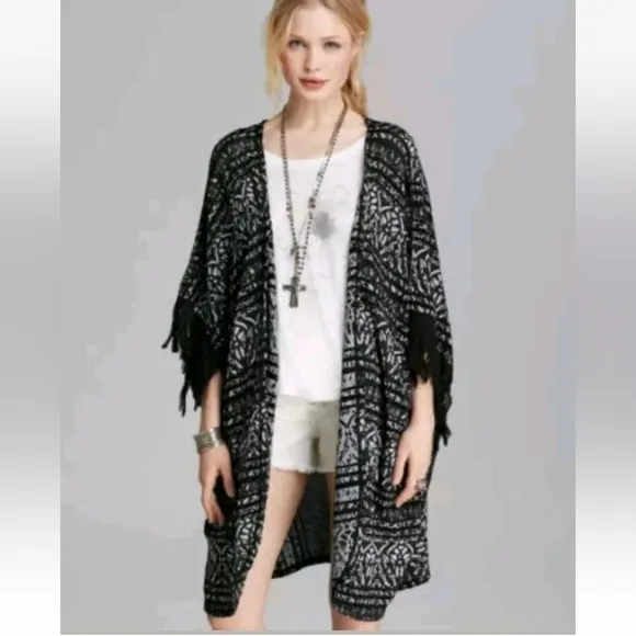 Free People Black Pattern Fringe Kimono Cardigan Size M/L Rare ASO Selena Gomez