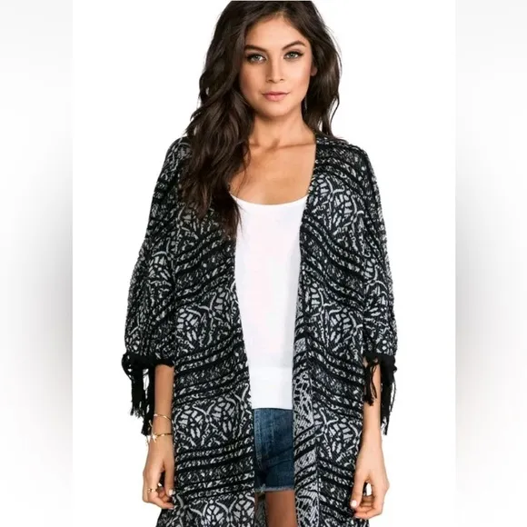 Free People Black Pattern Fringe Kimono Cardigan Size M/L Rare ASO Selena Gomez