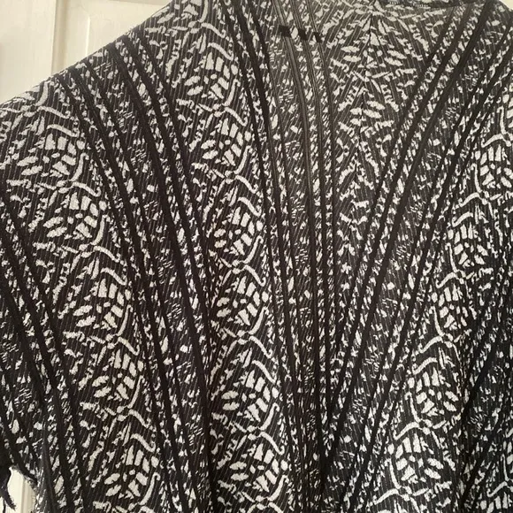 Free People Black Pattern Fringe Kimono Cardigan Size M/L Rare ASO Selena Gomez