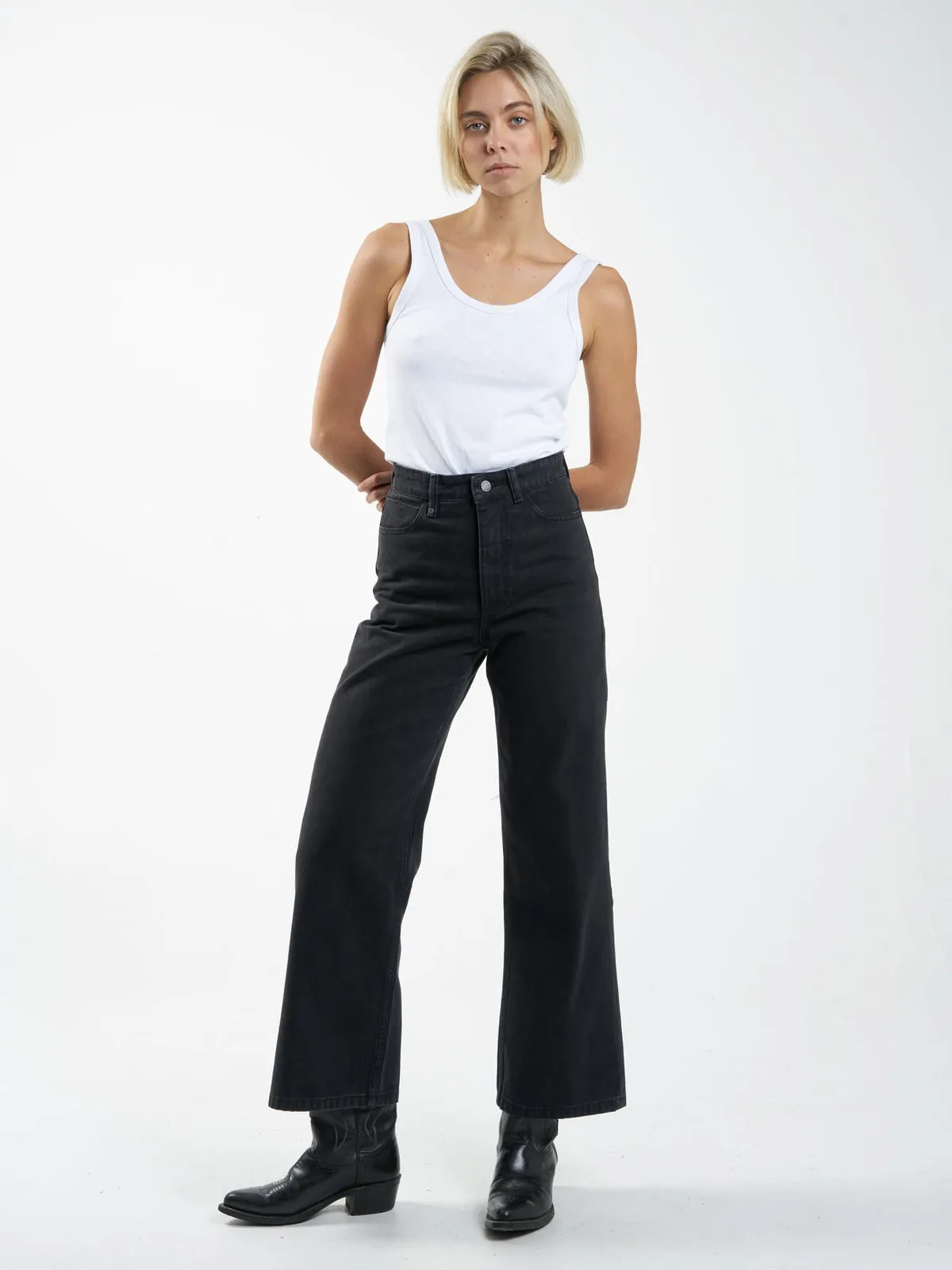 Holly Jean in Dusk Black