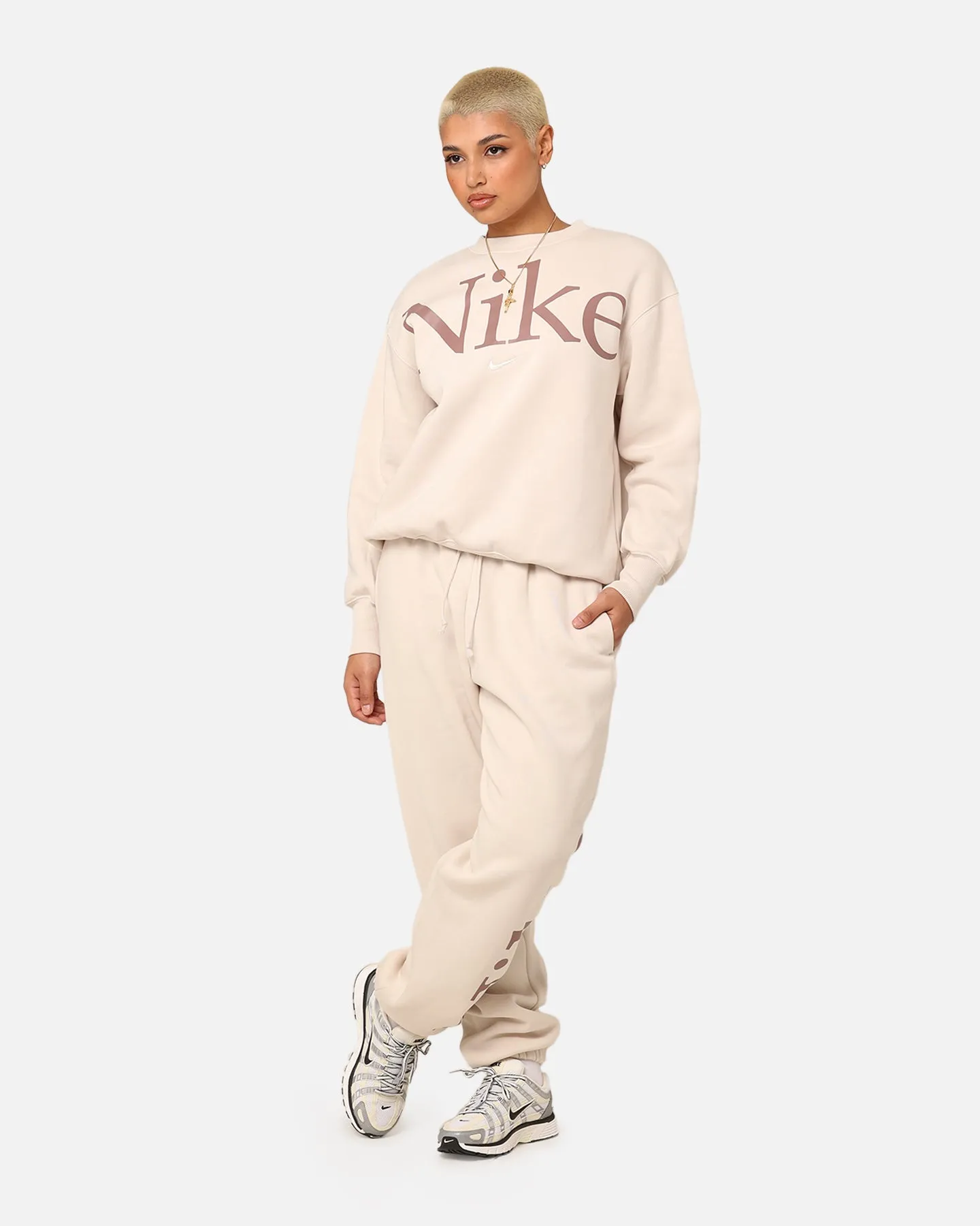 Nike Women's Sportswear Phoenix Fleece Oversized Logo Sweatpants Light Orewood Brown