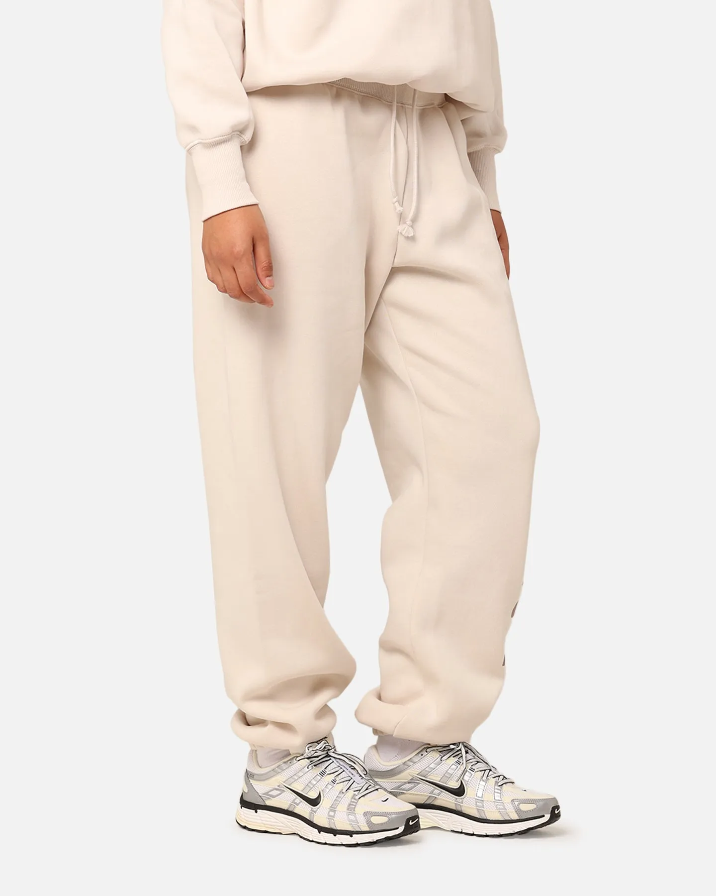 Nike Women's Sportswear Phoenix Fleece Oversized Logo Sweatpants Light Orewood Brown
