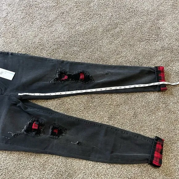 NWT Judy Blue Plaid Distressed Patched Mid Rise Skinny Jeans. Wash black. 13/31