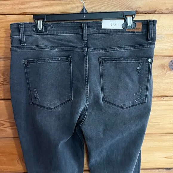NWT Judy Blue Plaid Distressed Patched Mid Rise Skinny Jeans. Wash black. 13/31