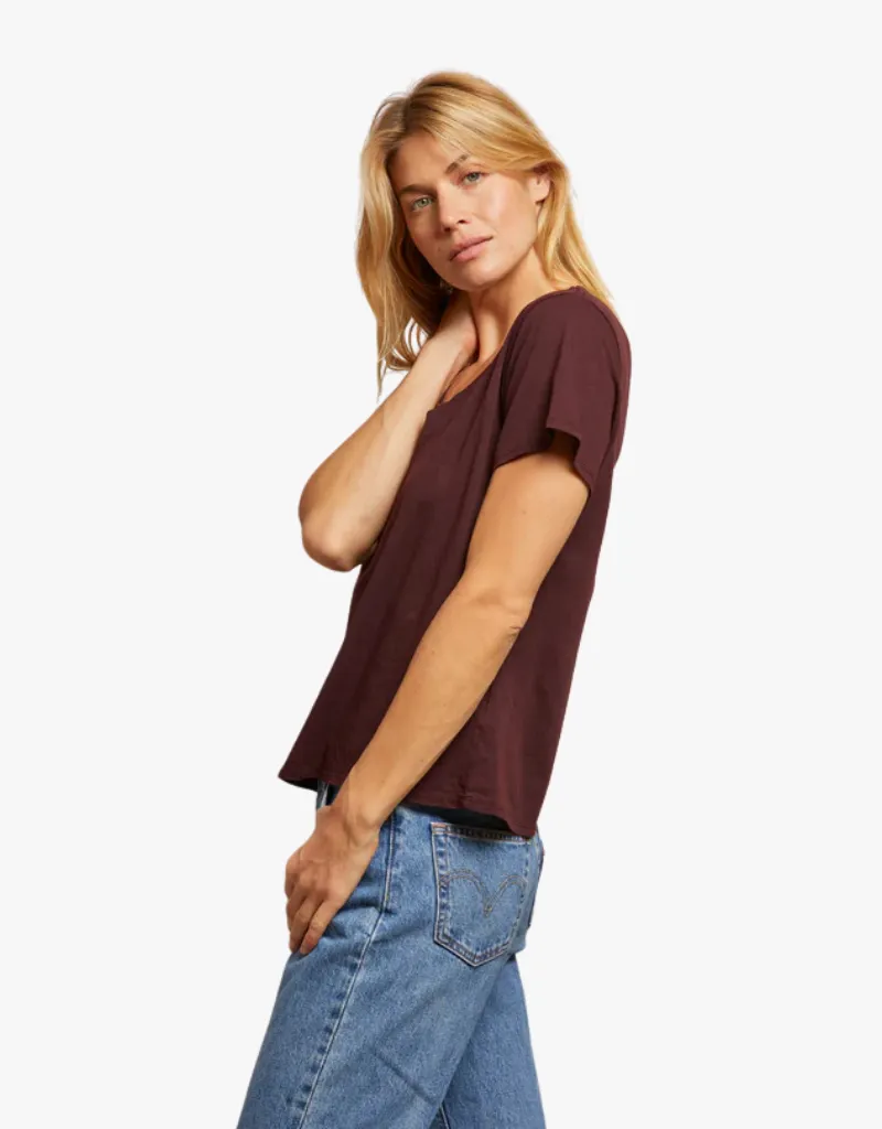 Perfect White Tee Hendrix Cotton Short Sleeve Boxy V Neck Tee in Blackberry