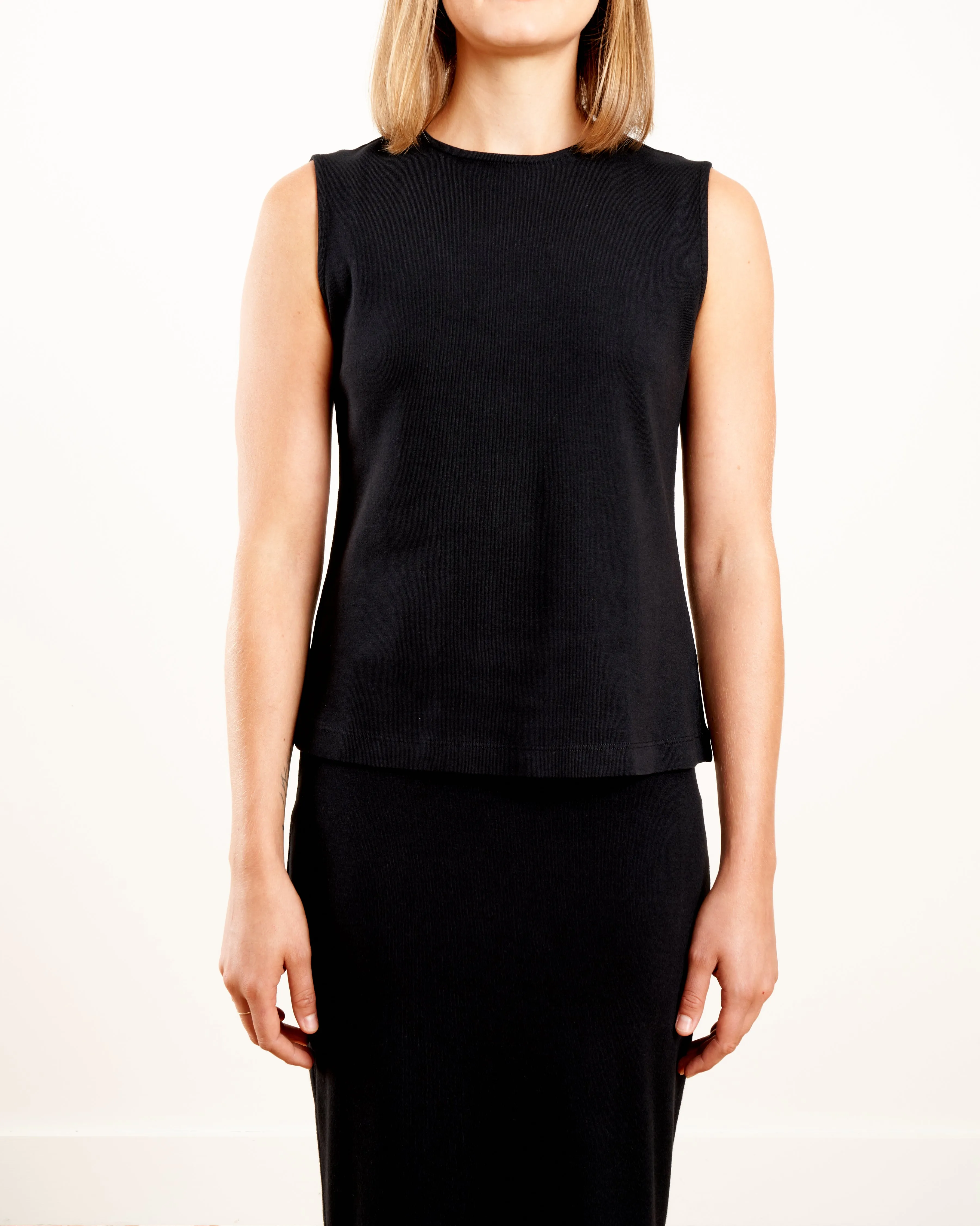 sleeveless top - black