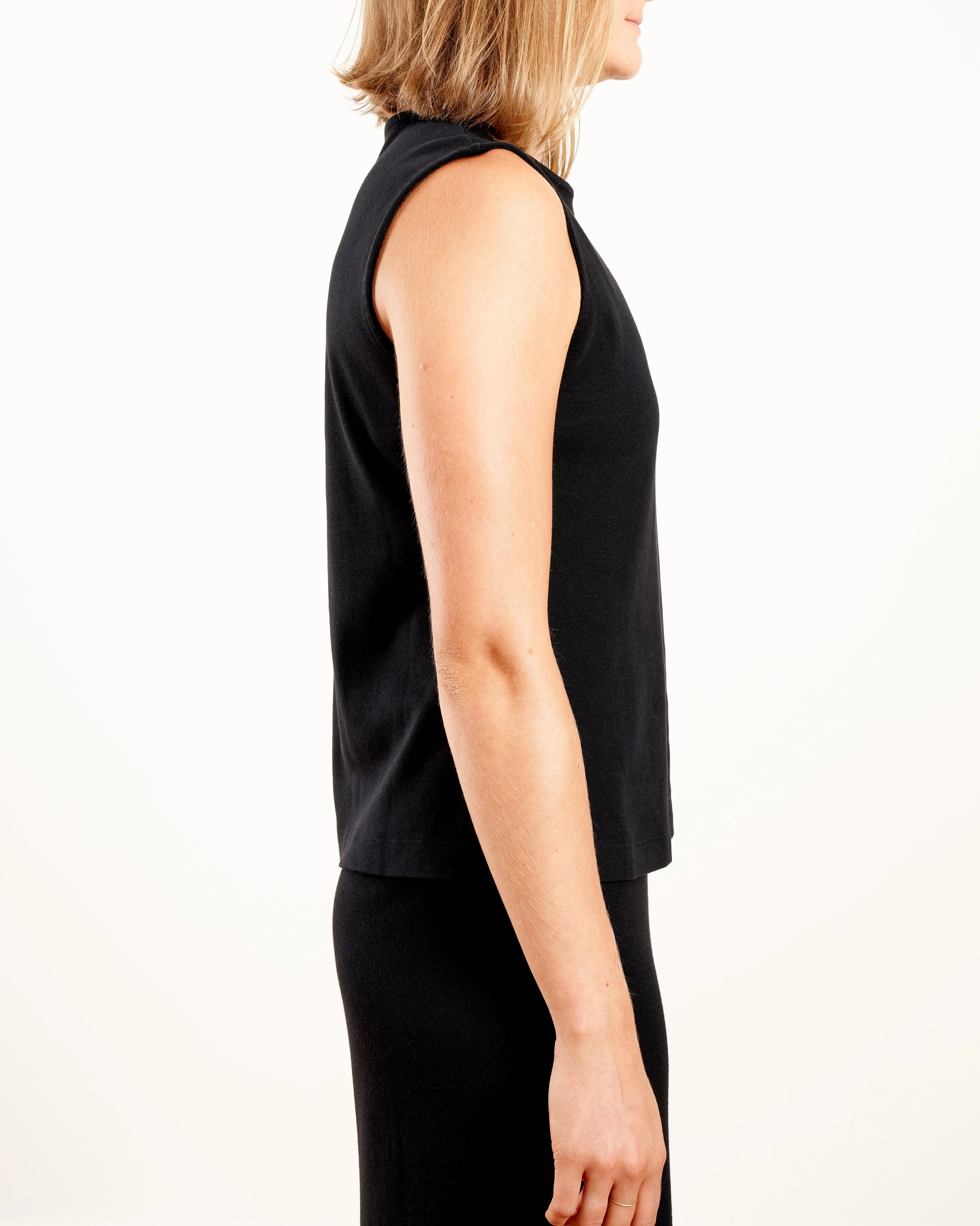 sleeveless top - black