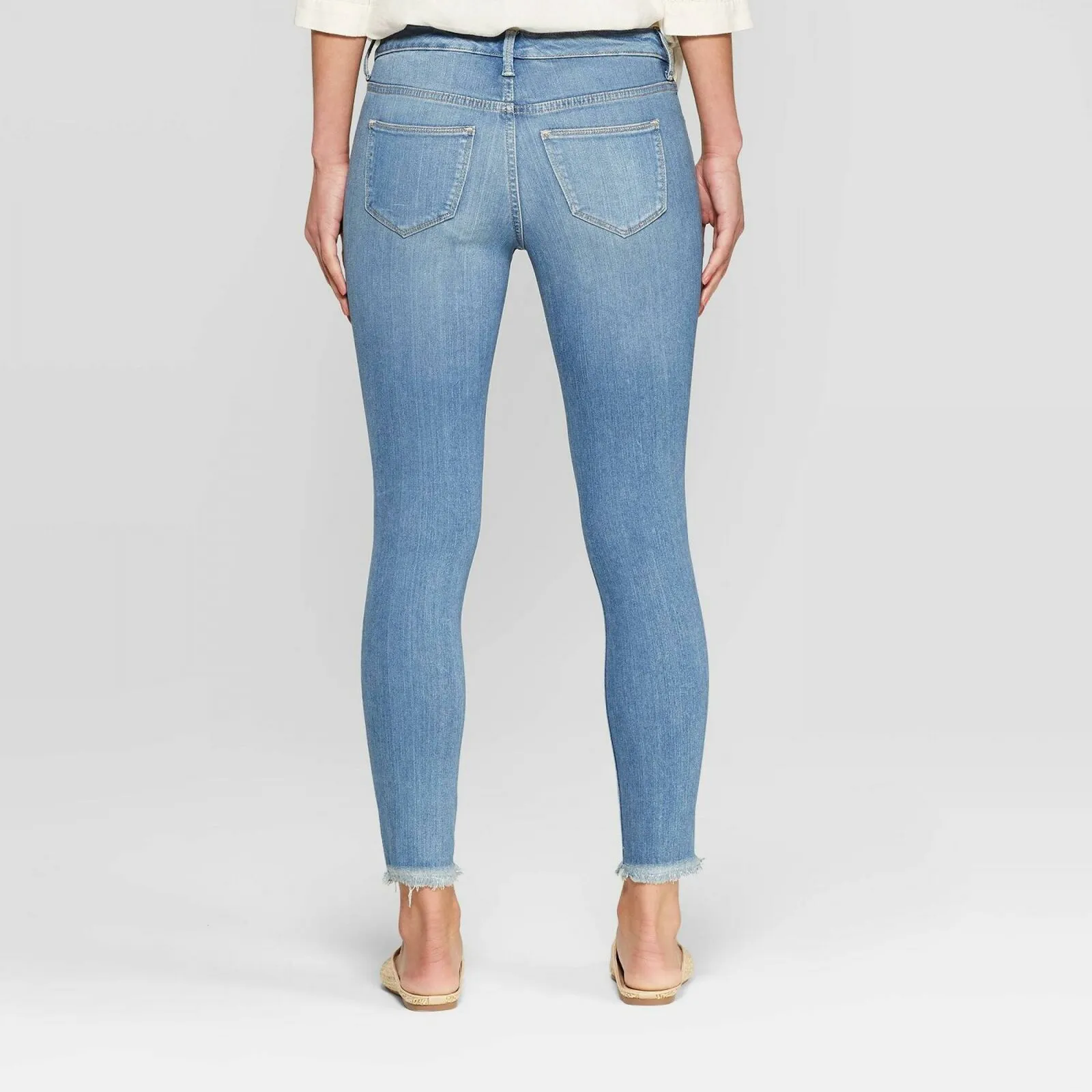 Universal Thread Women's Cropped Mid Rise Distressed Skinny Jeans