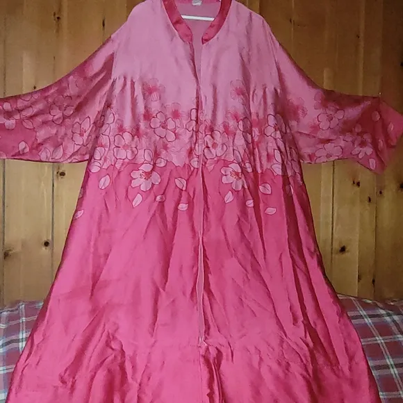 🌺Vintage Natori Shades o' Pink Floral Kimono