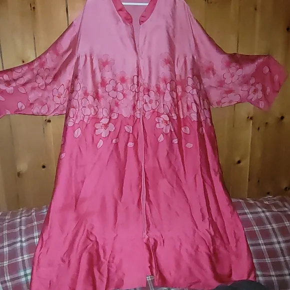 🌺Vintage Natori Shades o' Pink Floral Kimono