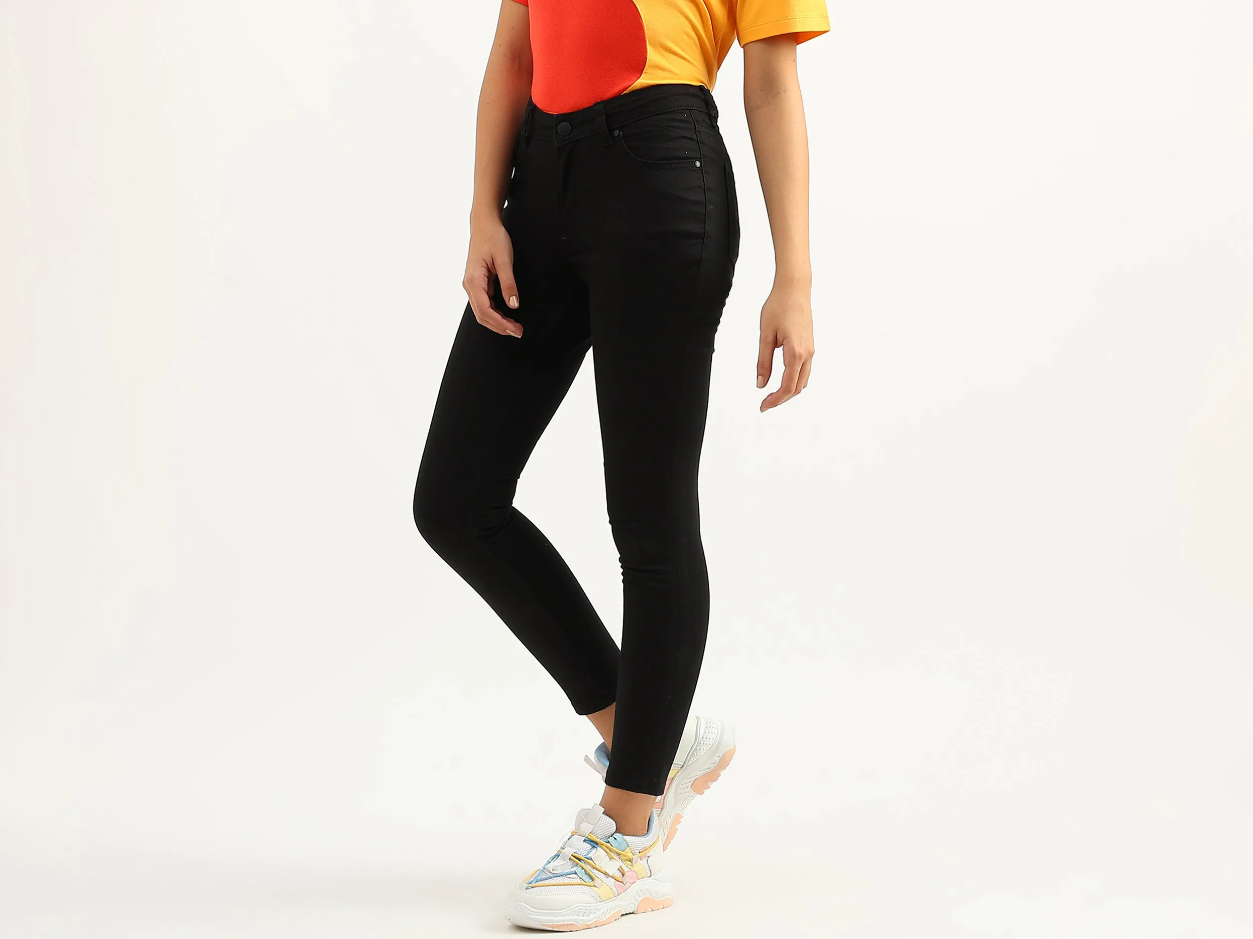 Women Solid Skinny Fit Jeans