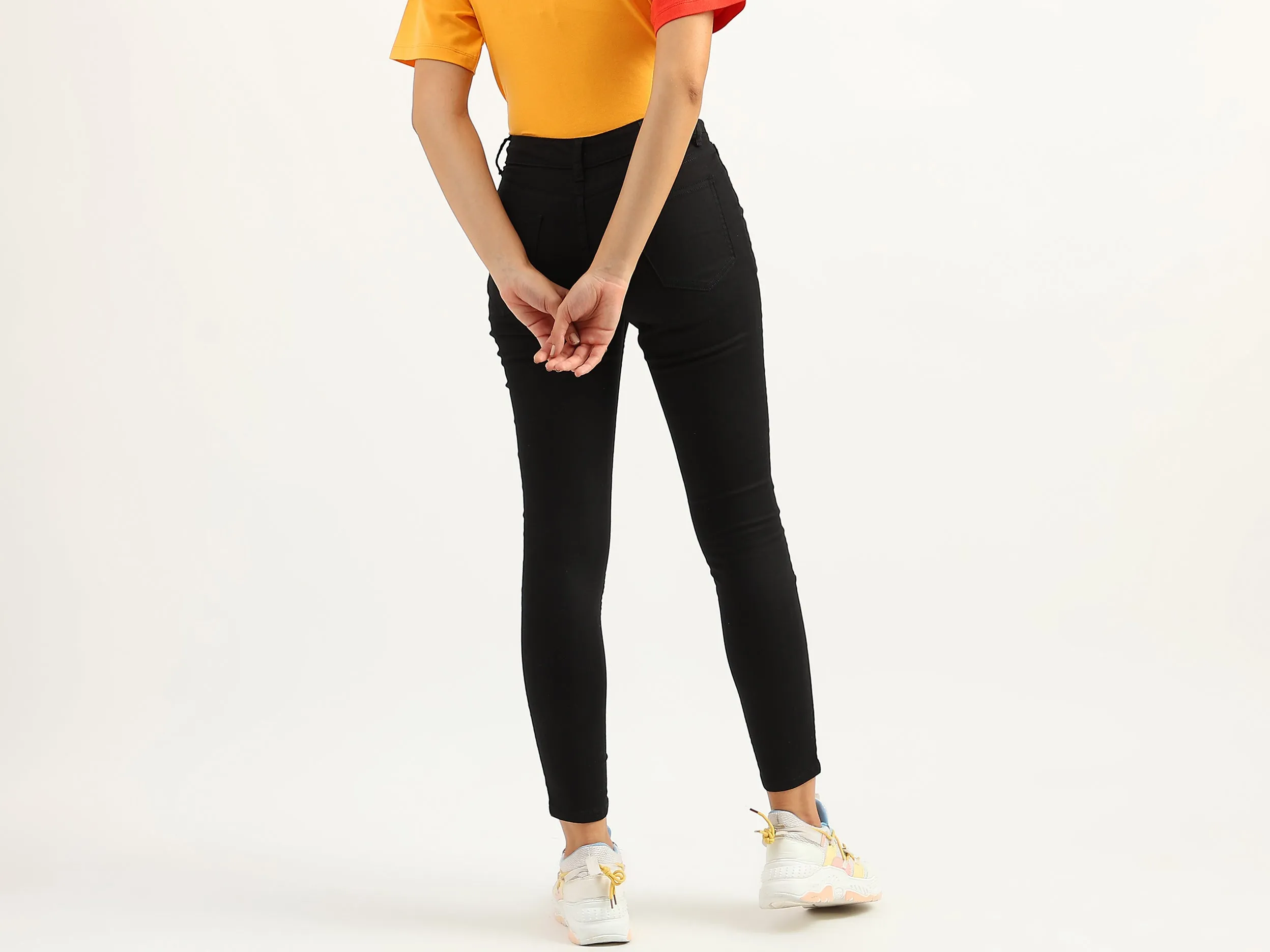 Women Solid Skinny Fit Jeans