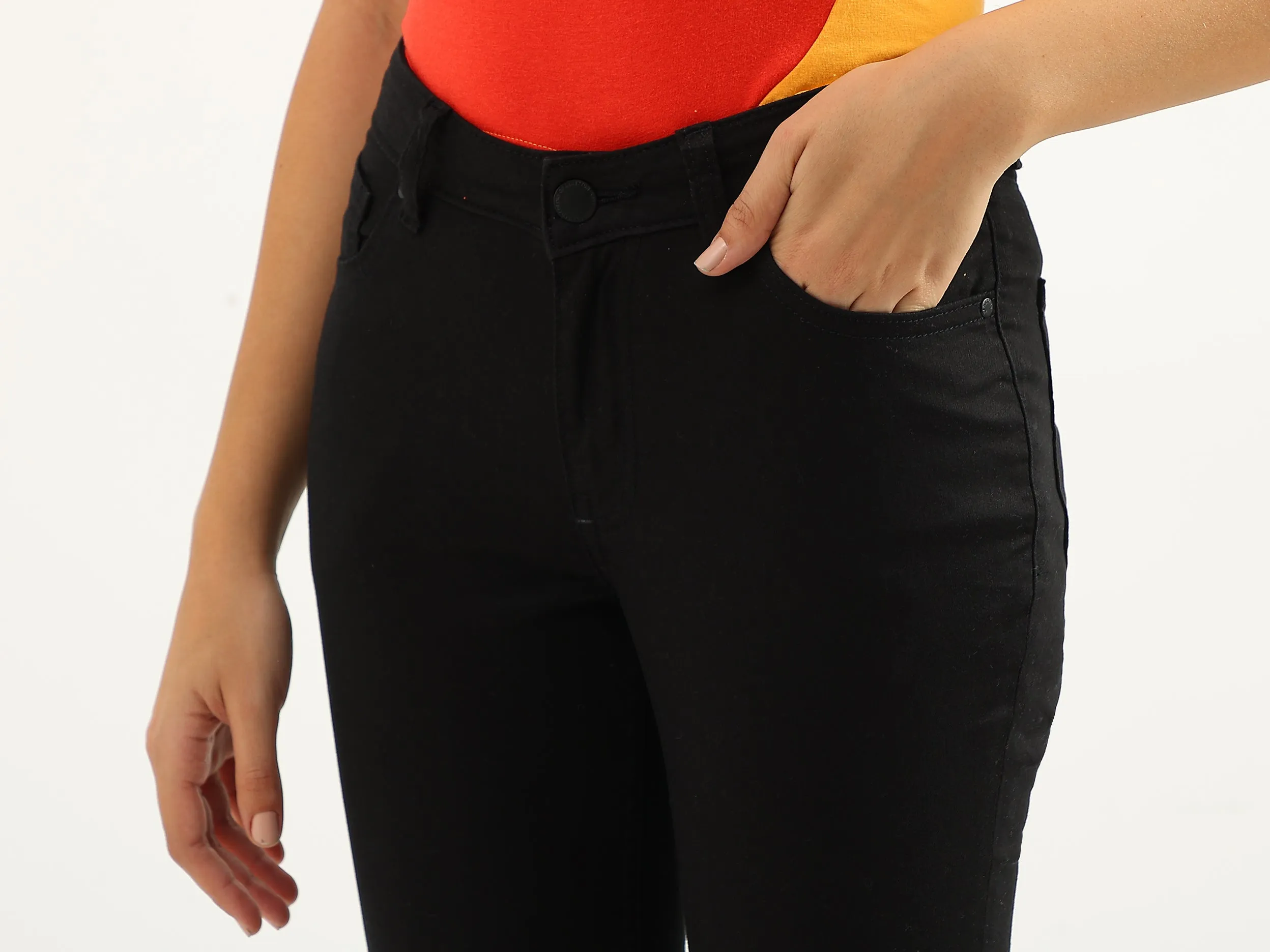 Women Solid Skinny Fit Jeans