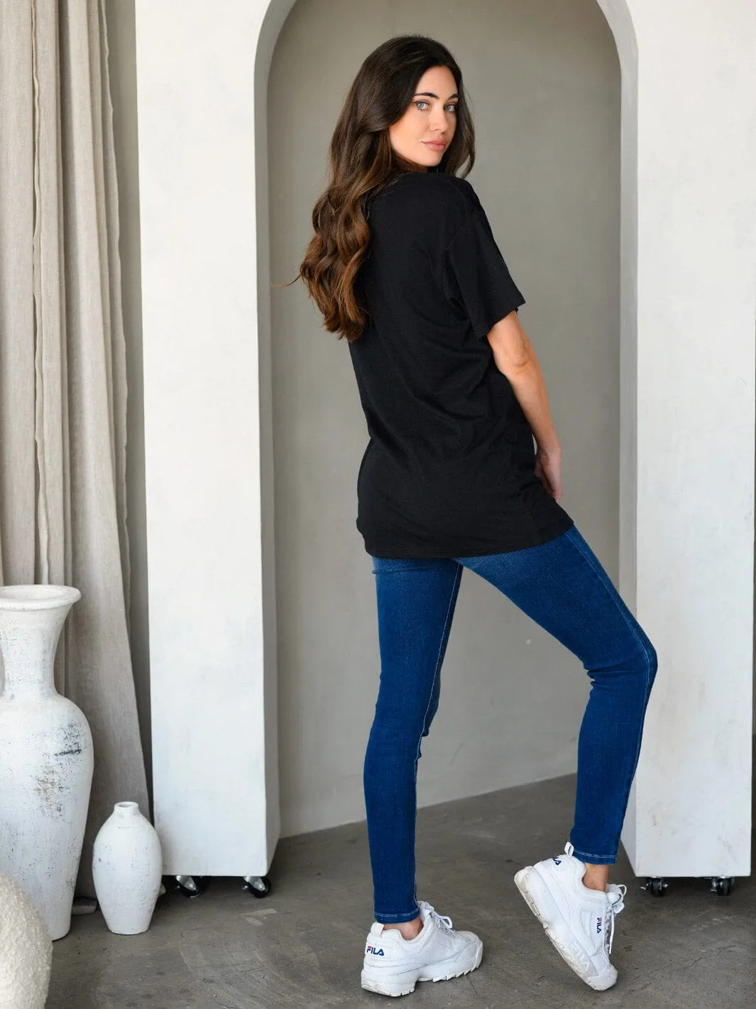 WOMEN'S SHORT SLEEVE "PEACE & LOVE" GRAPHIC BASIC T-SHIRT
