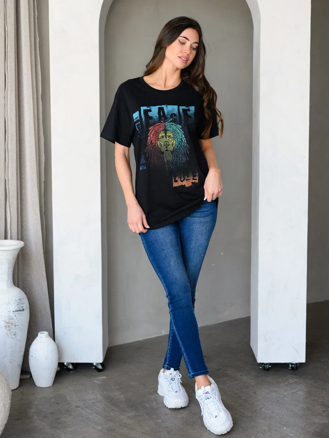 WOMEN'S SHORT SLEEVE "PEACE & LOVE" GRAPHIC BASIC T-SHIRT